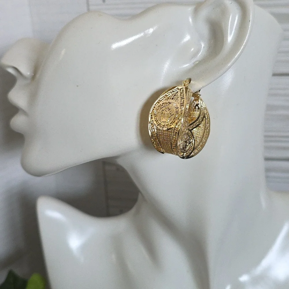 N/A elegant gold
